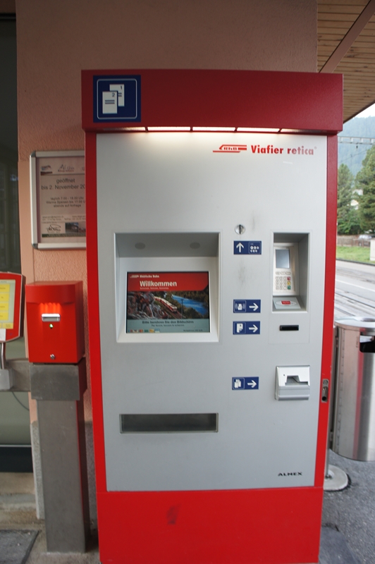 こちらは切符売り場。普通に購入するとスイスの鉄道はかなり高い。 あまり使わない日でもスイスパスを購入すべき。 数十分の区間で普通に1000円
