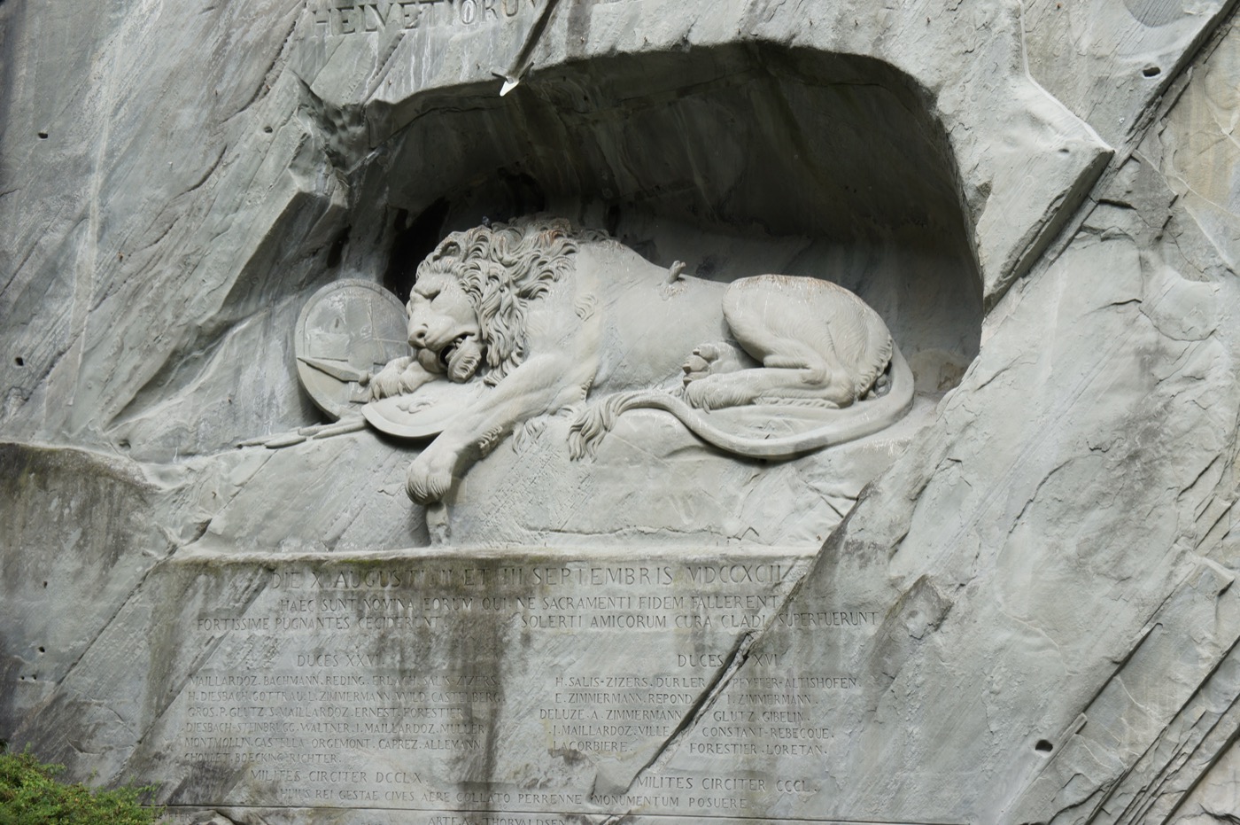 旧市街から少し歩いて、「瀕死のライオン像(Löwendenkmal)」へ。1792年、フランス革命でチュイルリー宮殿を守って全滅した、スイス