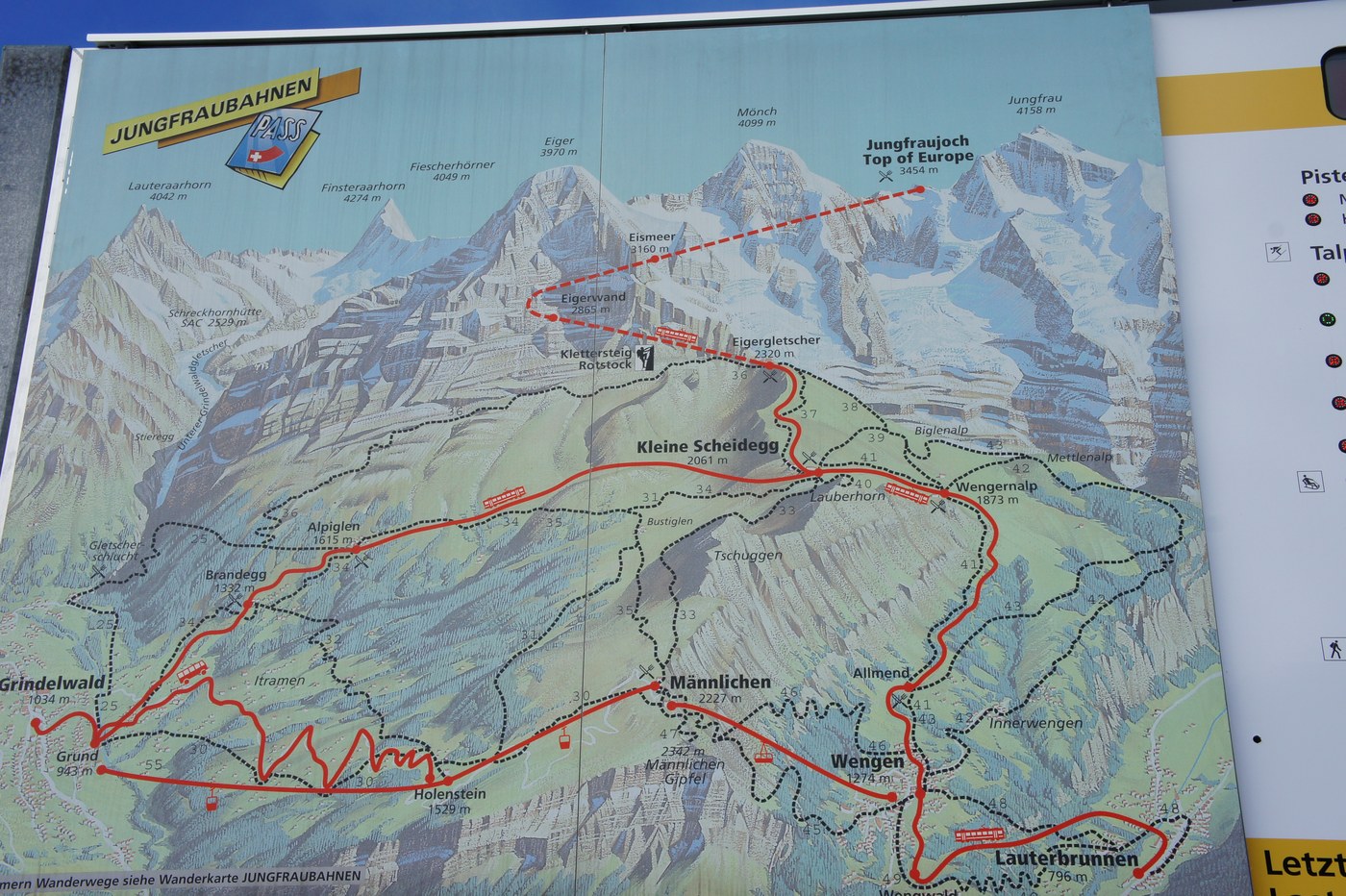 掲示されていたエリアの路線図。これから歩く稜線と、目指すユングフラウヨッホ(Top of Europe)の位置をあらためて確認する。地図で見