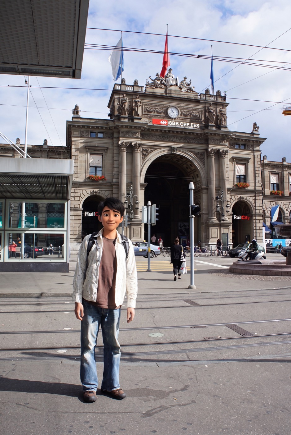 スイス最大の都市、チューリッヒ(Zürich)に到着。堂々とした石造りの中央駅(Hauptbahnhof)は、正面に大きな時計と「SBB C