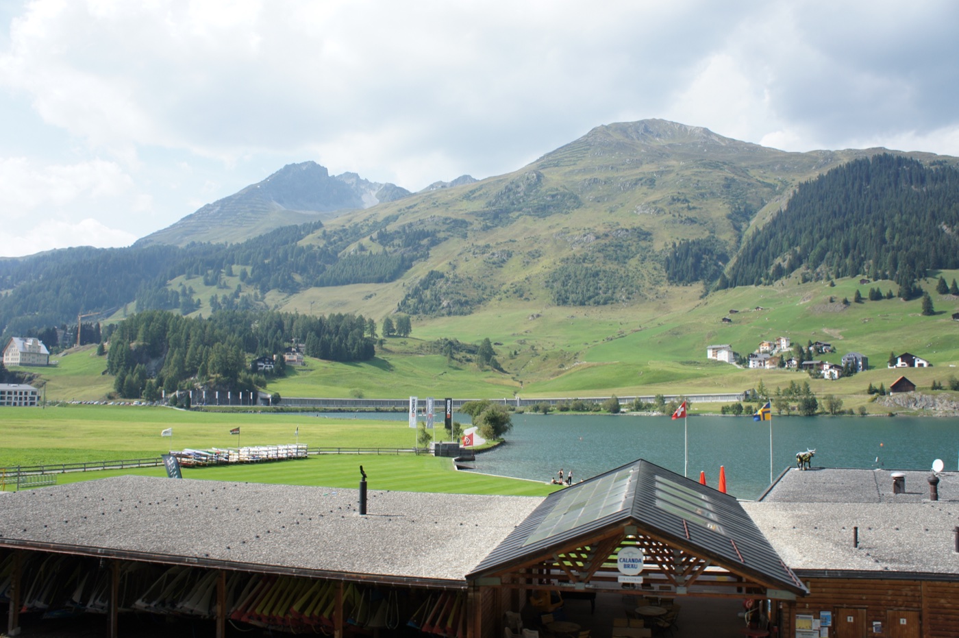 Sertig谷を後にして、ダヴォスまで戻ってきた。ダヴォス湖(Davosersee)のほとり。避暑地らしく、ボートやカヌーがずらりと並んでい